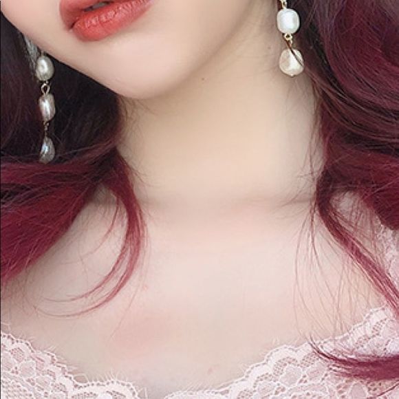 Faux Pearl Linked Earrings - Picture 4 of 4